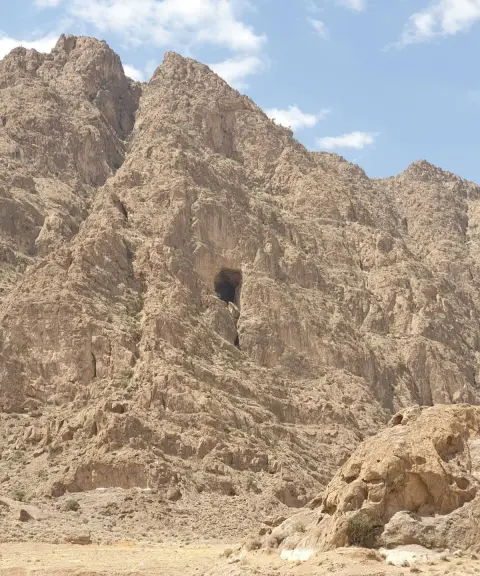 غار ضحاک، فارس