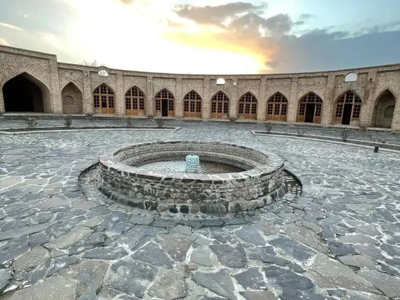 کاروانسرای تاج آباد - تصویر 1