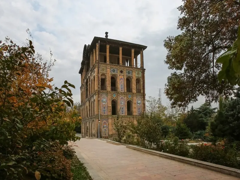 عمارت کلاه‌فرنگی عشرت‌آباد - تصویر 1