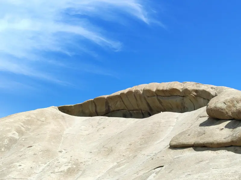 ایوان سنگی نیاق