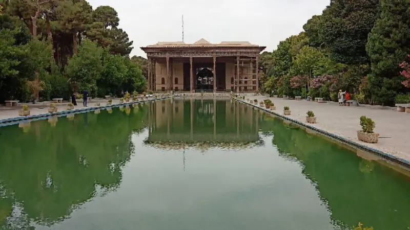 کاخ چهل‌ ستون - تصویر 2