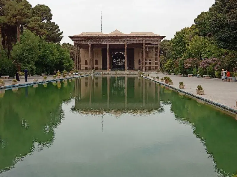 کاخ چهل‌ ستون - تصویر 2