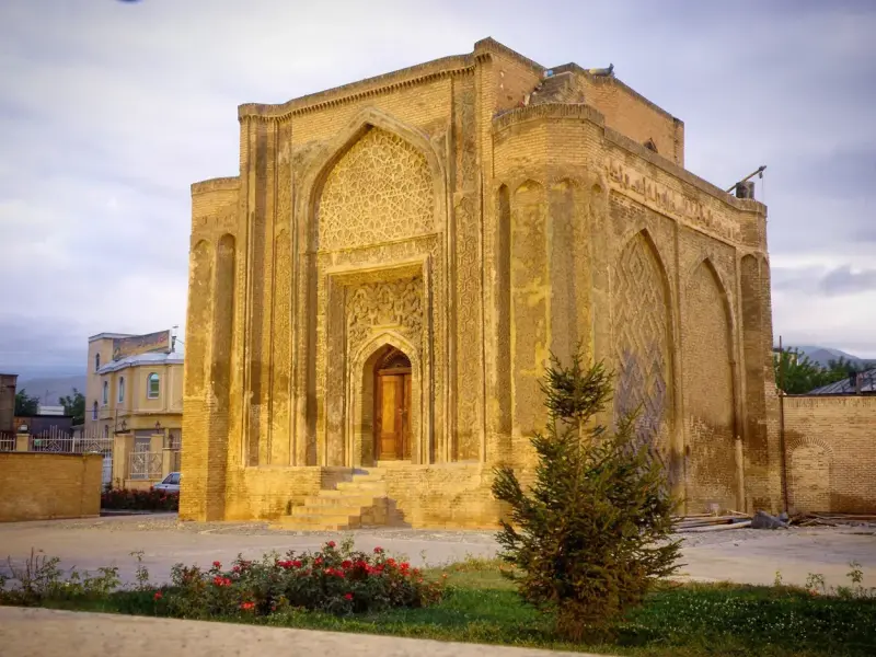 گنبد علویان