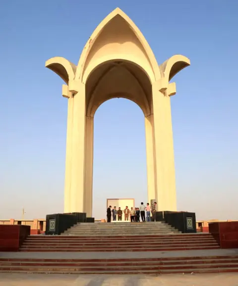 آرامگاه مختوم‌قلی فراغی، گلستان