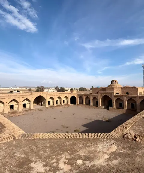 کاروانسرای باغ شیخ، مرکزی