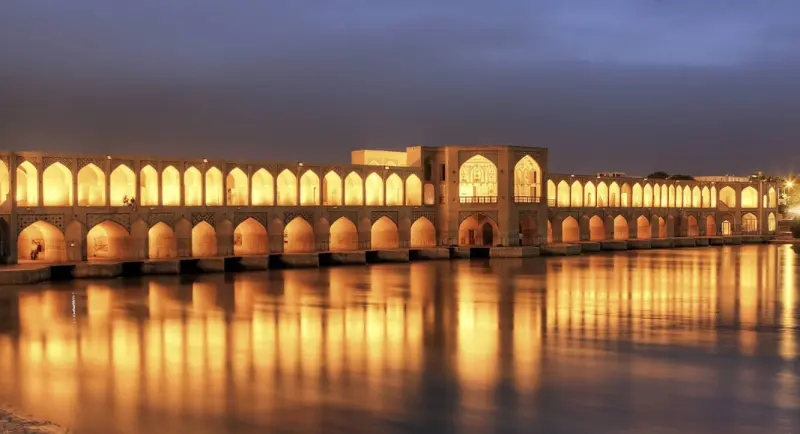 سی و سه‌پل - تصویر 2
