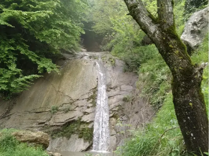 آبشار خاک پیرزن