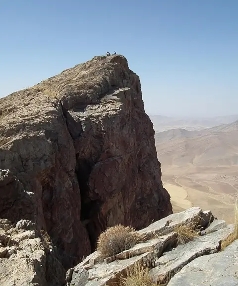 غار کیخسرو، مرکزی