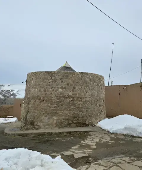 برج اوچ گنبد خان، کردستان