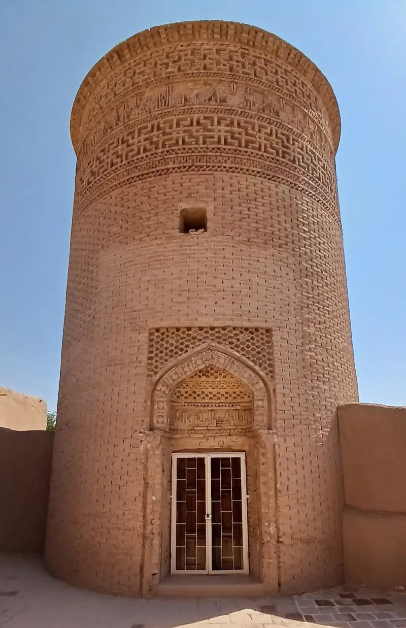 آرامگاه پیرعلمدار - تصویر 2