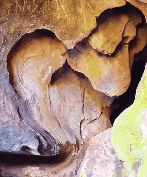غار حمام خدایی، گلستان