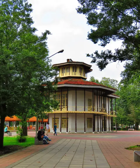 عمارت کلاه‌ فرنگی رشت، گیلان