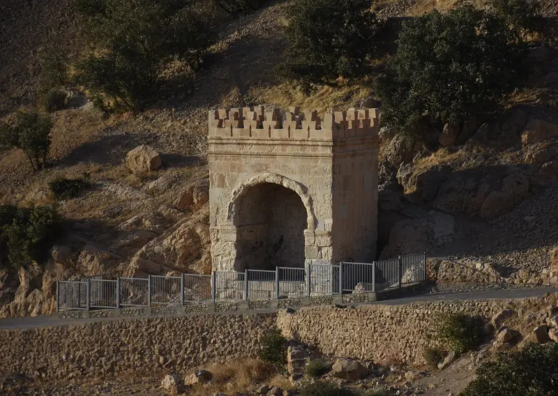 طاق گرا - تصویر 1