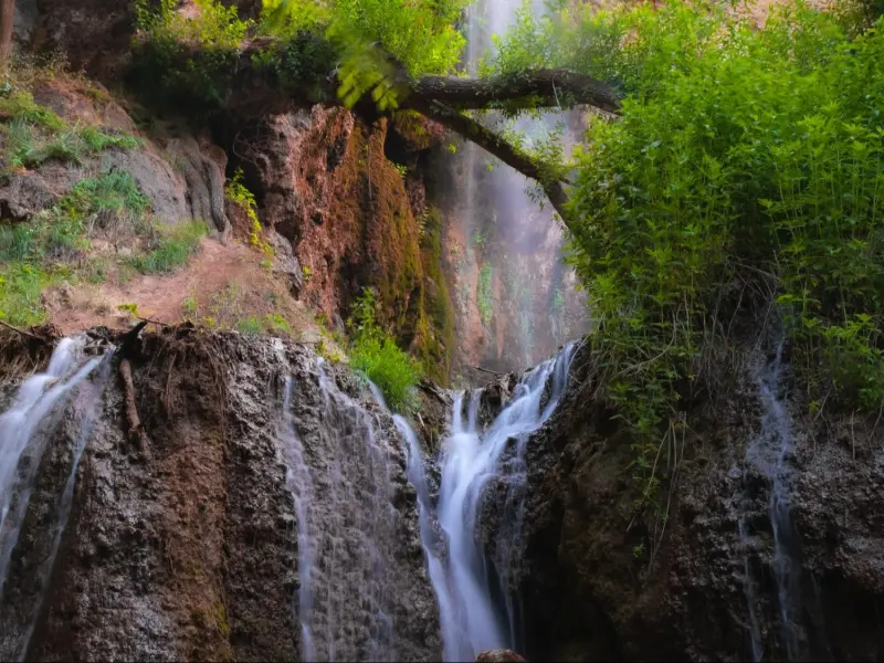 آبشار اسطرخی