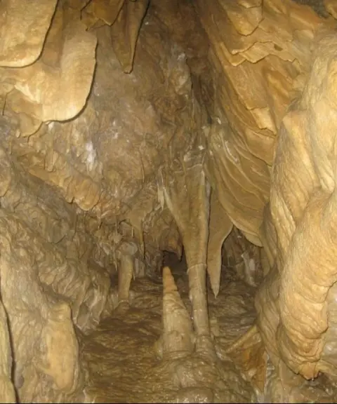 غار چشمه باد، گیلان