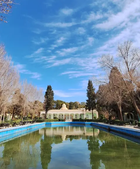 عمارت قصر آینه، یزد