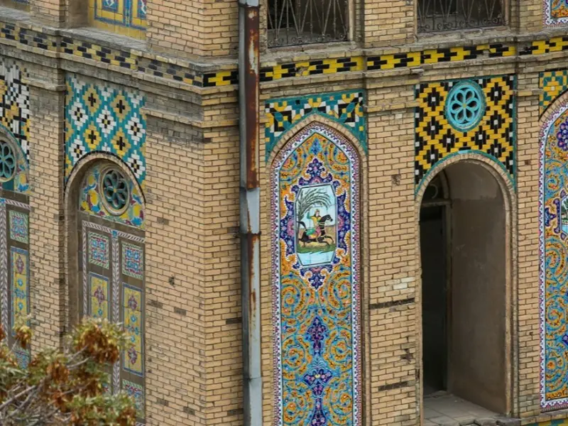 عمارت کلاه‌فرنگی عشرت‌آباد - تصویر 2