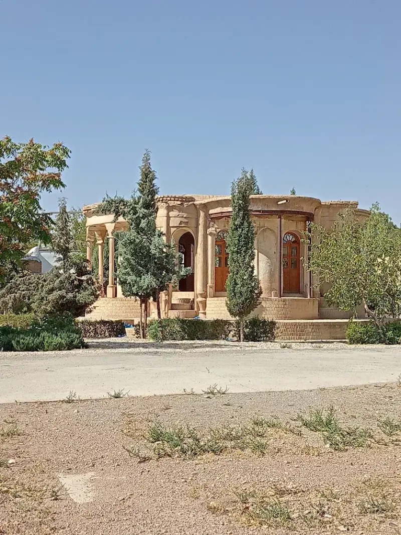 عمارت کلاه فرنگی آباده - تصویر 4