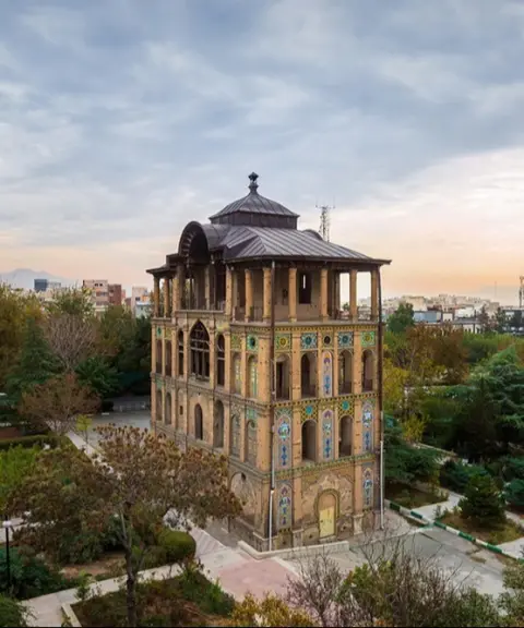عمارت کلاه‌فرنگی عشرت‌آباد، تهران