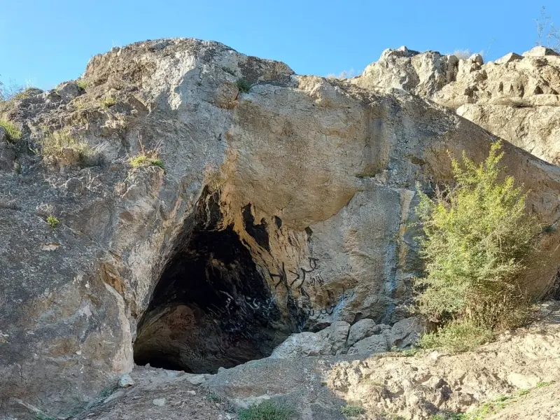 غار زنگیان