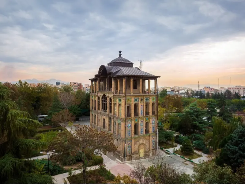 عمارت کلاه‌فرنگی عشرت‌آباد