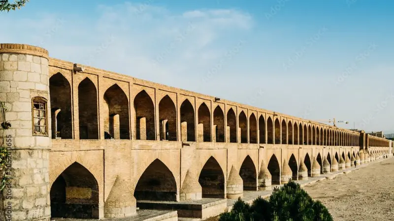 سی و سه‌پل - تصویر 5