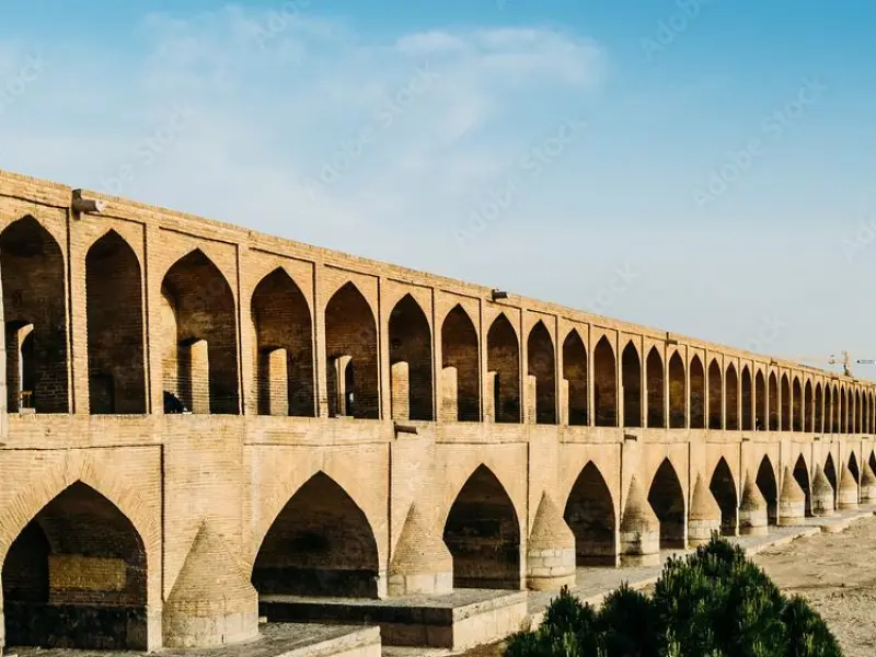 سی و سه‌پل - تصویر 5