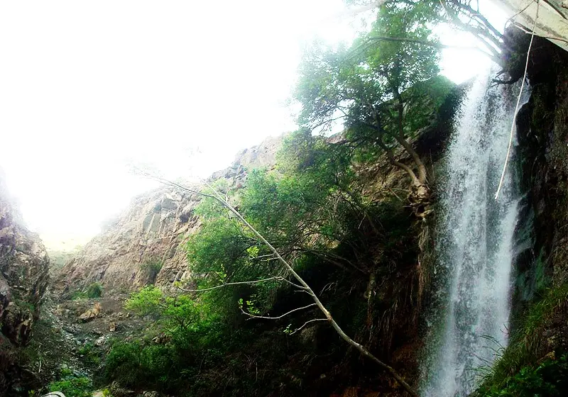 آبشار آغشت - تصویر 1