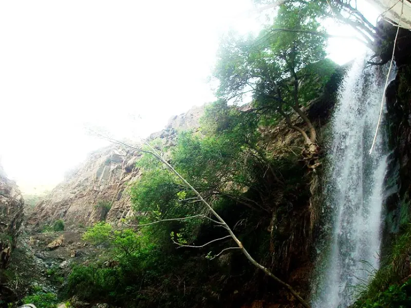 آبشار آغشت - تصویر 1