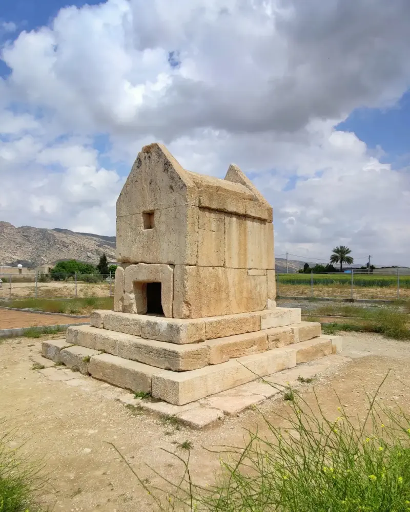 آرامگاه گور دختر - تصویر 4