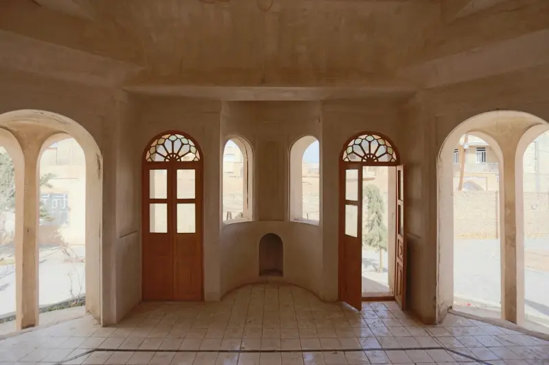 عمارت کلاه فرنگی آباده - تصویر 3