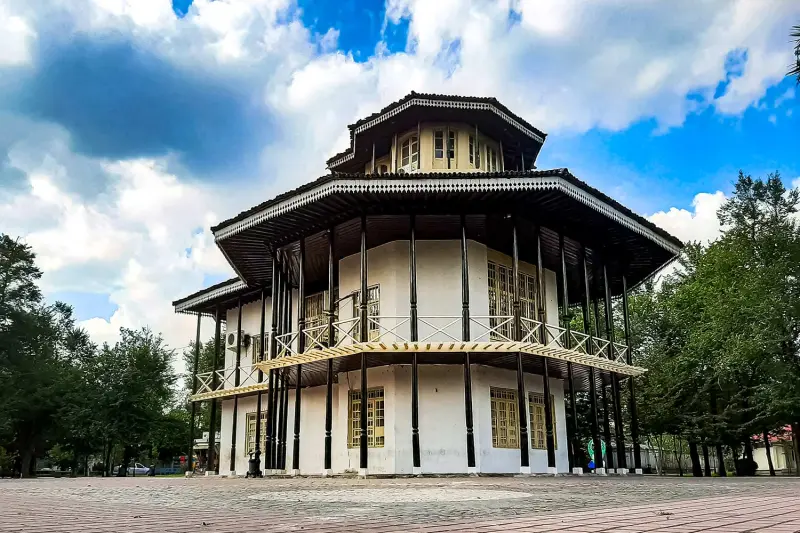 عمارت کلاه‌ فرنگی رشت - تصویر 2