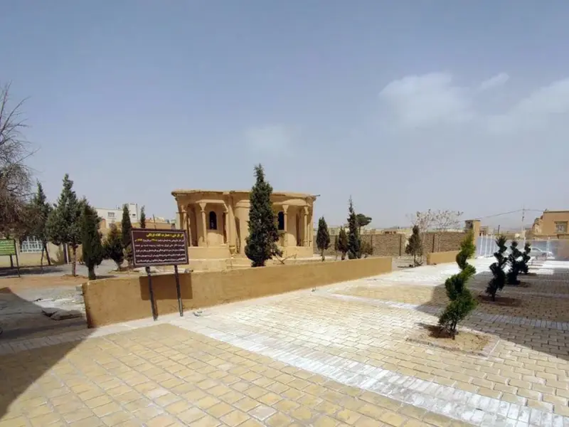 عمارت کلاه فرنگی آباده - تصویر 2