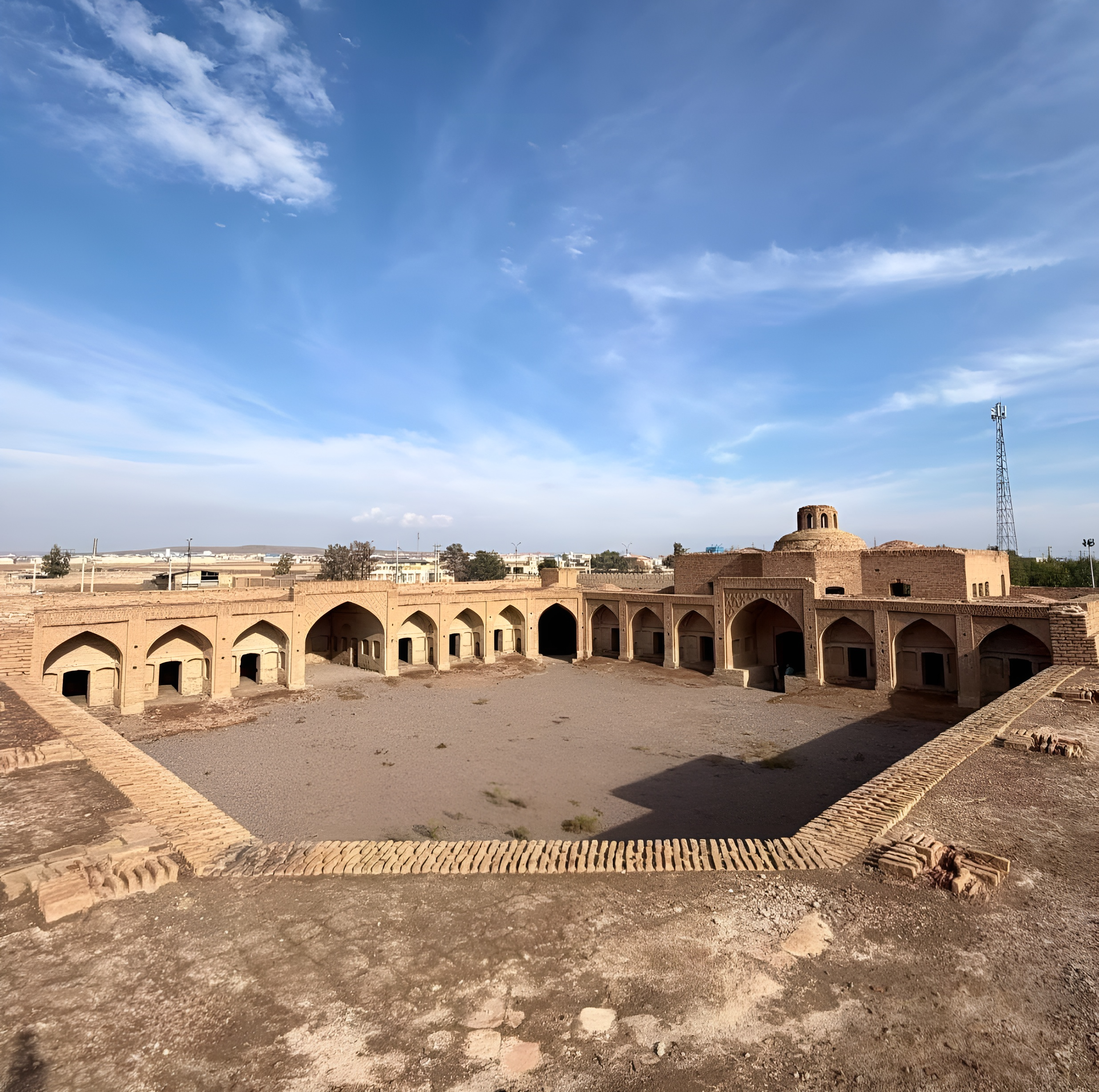 کاروانسرای باغ شیخ، مرکزی